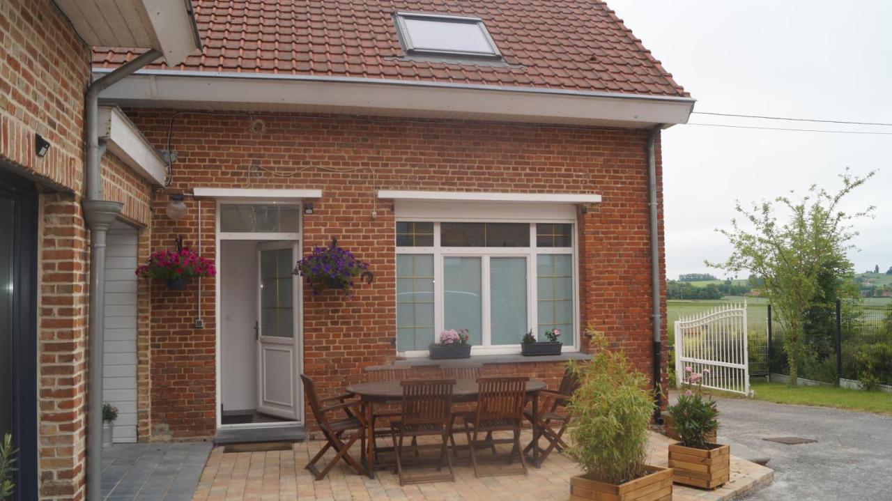 Sur La Route Des Monts Leilighet Bailleul  Eksteriør bilde